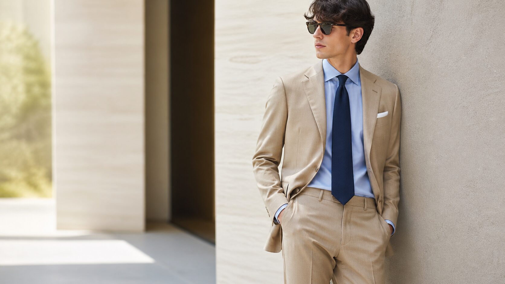 ベージュスーツのメンズコーデ入門！失敗しない着こなしと配色